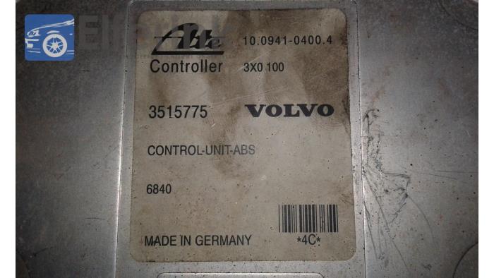 ABS Steuergerät van een Volvo 850 2.5i GLT 20V 1992