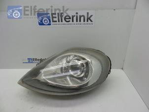 Used Headlight, left Opel Vivaro 1.9 DI Price € 40,00 Margin scheme offered by Auto Demontage Elferink B.V.