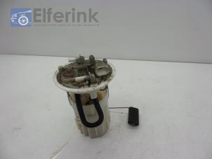 Usados Bomba eléctrica de combustible Opel Vivaro 1.9 DI Precio € 65,00 Norma de margen ofrecido por Auto Demontage Elferink B.V.