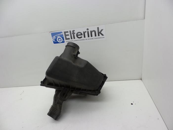 Begagnade Luftfilterhus Volvo V70 (BW) 2.0 D 16V Pris € 50,00 Marginaltabell erbjuds av Auto Demontage Elferink B.V.