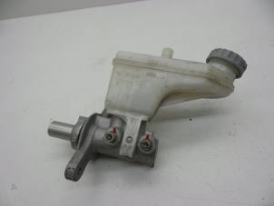Begagnade Huvudcylinder Opel Agila (B) 1.2 16V Pris € 40,00 Marginaltabell erbjuds av Auto Demontage Elferink B.V.