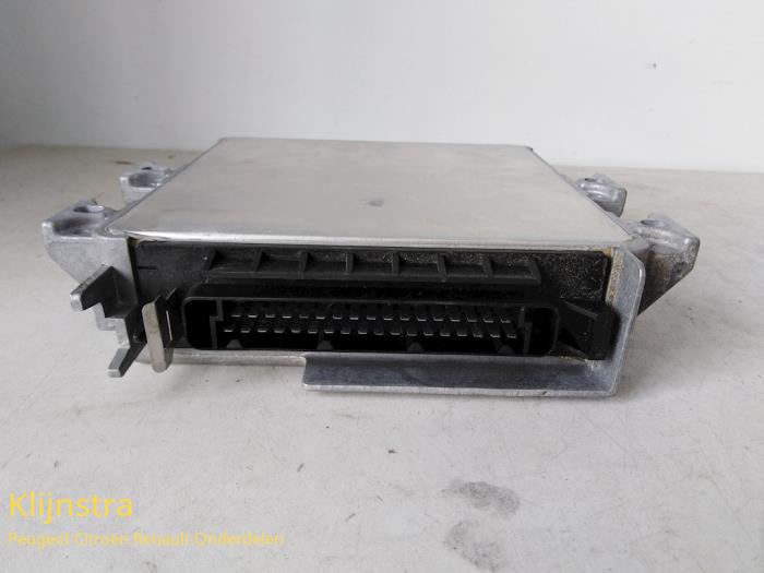 Engine management computer from a Citroën Xantia (X1/2) 1.6i X,Sensation 1996