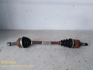 Used Front drive shaft, left Peugeot 207 Price on request offered by Fa. Klijnstra & Zn. VOF