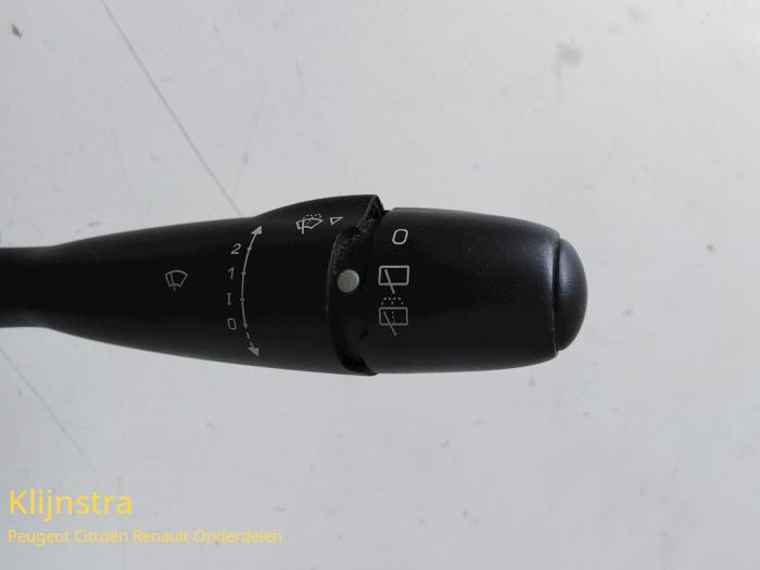 Steering column stalk from a Peugeot 206 (2A/C/H/J/S) 1.1 XN,XR 2004