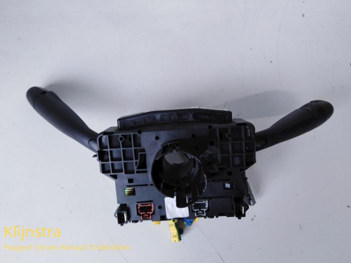 Steering column stalk from a Peugeot 206 (2A/C/H/J/S) 1.1 XN,XR 2004