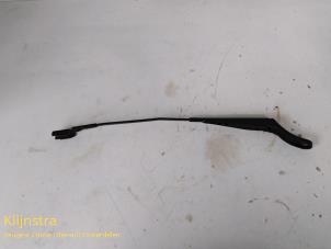 Used Front wiper arm Peugeot 208 Price on request offered by Fa. Klijnstra & Zn. VOF