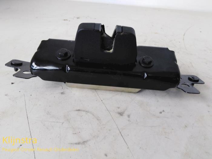 Tailgate lock mechanism from a Peugeot 208 2013