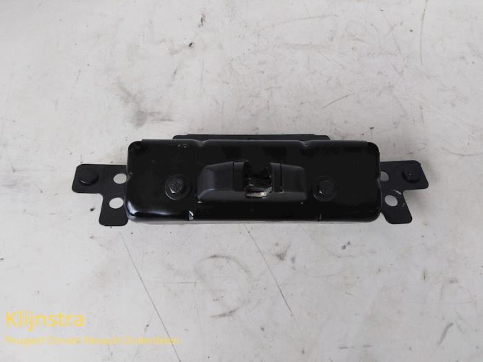 Tailgate lock mechanism from a Peugeot 208 2013
