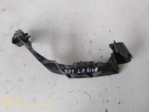 Used Rear bumper bracket, left Peugeot 207 Price on request offered by Fa. Klijnstra & Zn. VOF