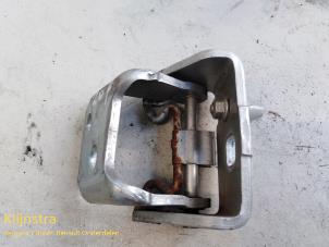 Used Front door hinge, right Peugeot 207 Price on request offered by Fa. Klijnstra & Zn. VOF