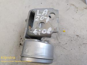 Used Rear door hinge, left Peugeot 207 Price on request offered by Fa. Klijnstra & Zn. VOF