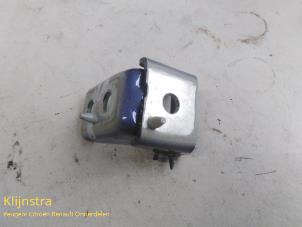 Used Rear door hinge, right Peugeot 208 Price on request offered by Fa. Klijnstra & Zn. VOF