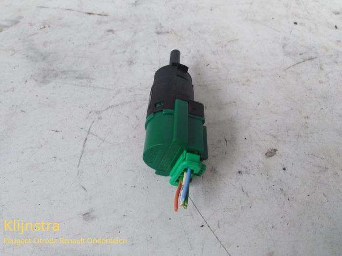 Interruptor de luz de freno de un Peugeot 3008 2013