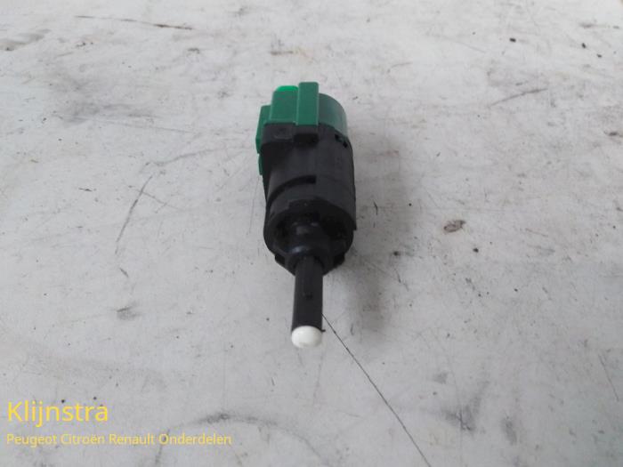 Interruptor de luz de freno de un Peugeot 3008 2013