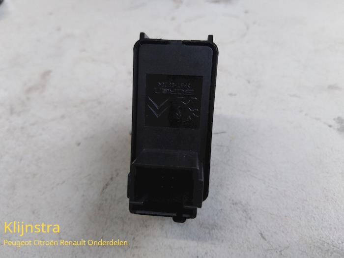 Electric window switch from a Peugeot 3008 2013