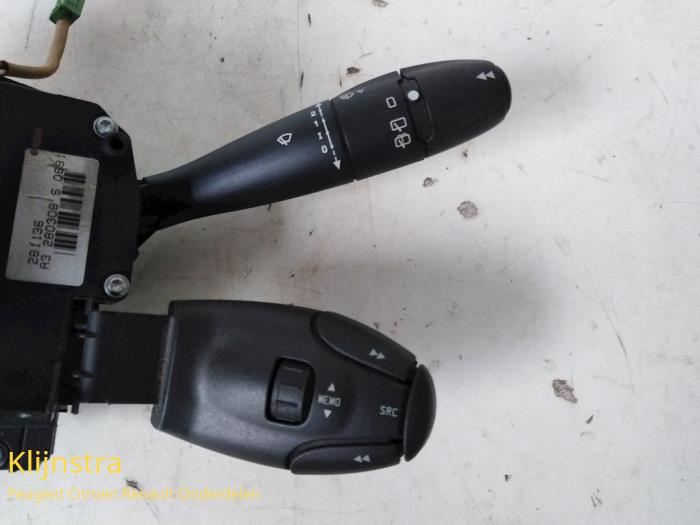 Kombischalter Lenksäule van een Peugeot 207 2008