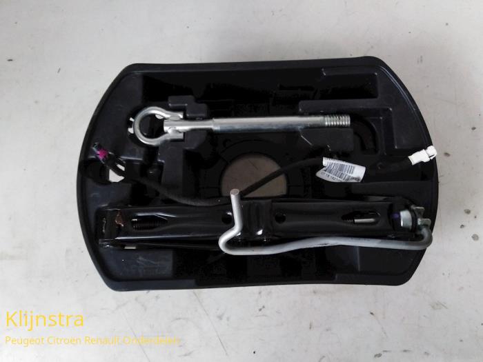 Begagnade Domkraftsset Peugeot 308 Pris € 70,00 Marginaltabell erbjuds av Fa. Klijnstra & Zn. VOF