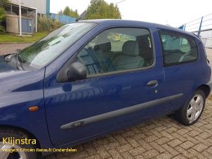 Używane Drzwi lewe wersja 2-drzwiowa Renault Clio II (BB/CB) 1.2 Cena € 100,00 Procedura marży oferowane przez Fa. Klijnstra & Zn. VOF