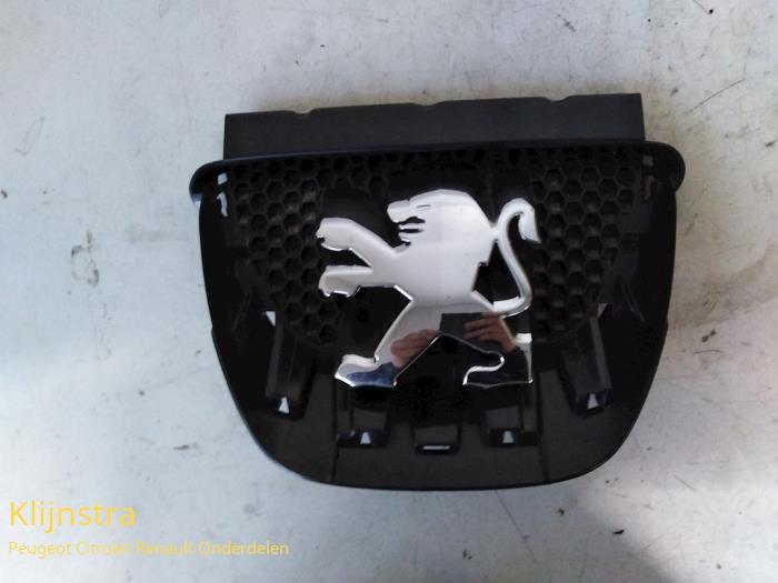 Używane Emblemat Peugeot 308 CC (4B) Cena na żądanie oferowane przez Fa. Klijnstra & Zn. VOF