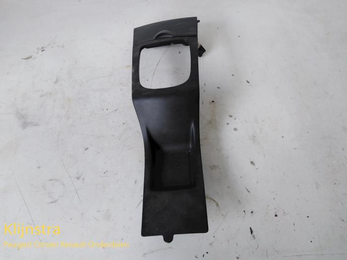 Middle console from a Peugeot 207/207+ (WA/WC/WM) 1.4 16V 2007