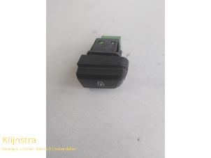 Used Central locking switch Peugeot 2008 (CU) Price on request offered by Fa. Klijnstra & Zn. VOF
