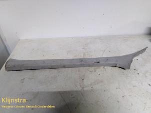 Used Trim strip, front left Peugeot 308 Price on request offered by Fa. Klijnstra & Zn. VOF