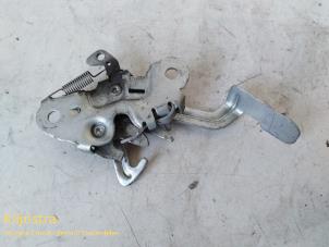 Used Bonnet lock mechanism Peugeot 308 Price on request offered by Fa. Klijnstra & Zn. VOF