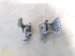 Used Front door hinge, left Peugeot 308 Price on request offered by Fa. Klijnstra & Zn. VOF
