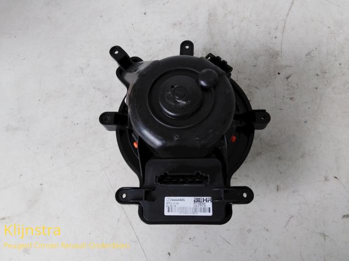 Heating and ventilation fan motor from a Peugeot 3008 2014