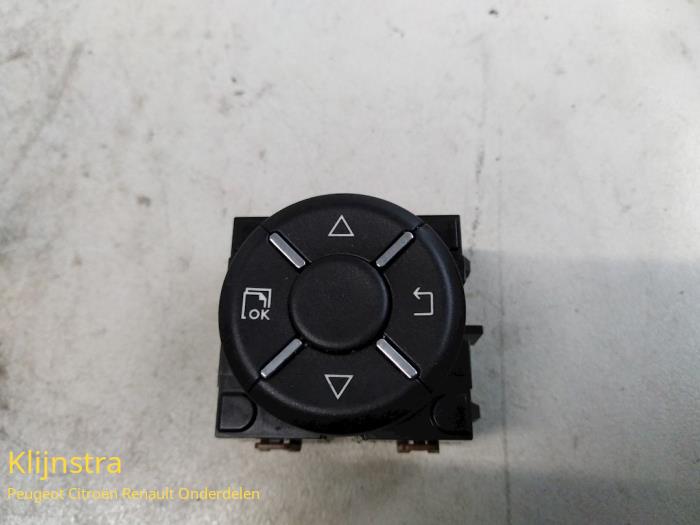 Navigation control panel from a Peugeot 5008 2011