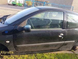 Used Door 2-door, left Peugeot 206 (2A/C/H/J/S) 1.4 HDi Price on request offered by Fa. Klijnstra & Zn. VOF