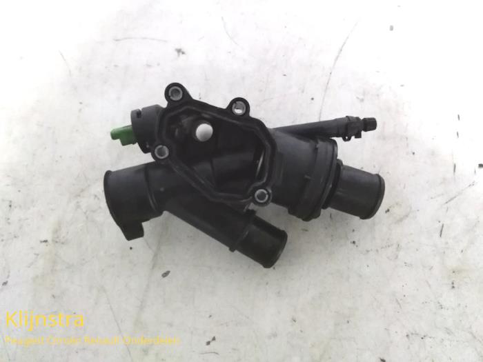 Thermostat housing from a Peugeot 5008 2011