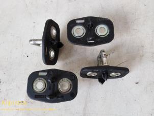 Used Set of hinges Peugeot 5008 I (0A/0E) Price on request offered by Fa. Klijnstra & Zn. VOF