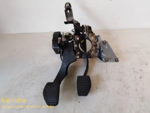 Used Clutch pedal Peugeot 5008 I (0A/0E) Price on request offered by Fa. Klijnstra & Zn. VOF