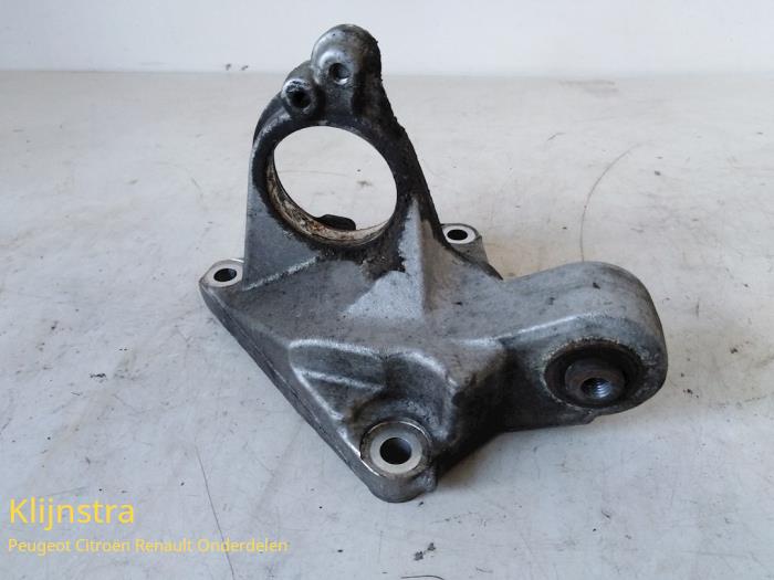 Used Engine mount Peugeot 5008 Price on request offered by Fa. Klijnstra & Zn. VOF