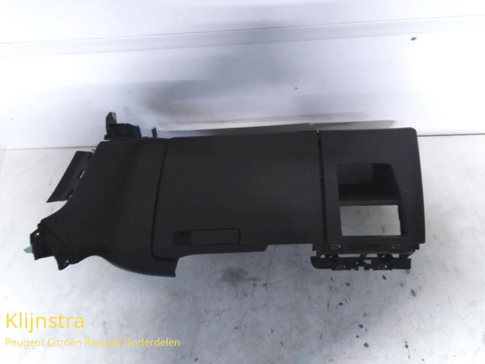 Begagnade Handskfack Peugeot 5008 I (0A/0E) Pris € 65,00 Marginaltabell erbjuds av Fa. Klijnstra & Zn. VOF