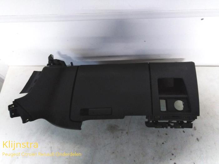 Begagnade Handskfack Peugeot 5008 Pris € 65,00 Marginaltabell erbjuds av Fa. Klijnstra & Zn. VOF