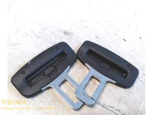 Used Rear seatbelt, centre Peugeot 508 (F3/FB/FH/FP) Price on request offered by Fa. Klijnstra & Zn. VOF