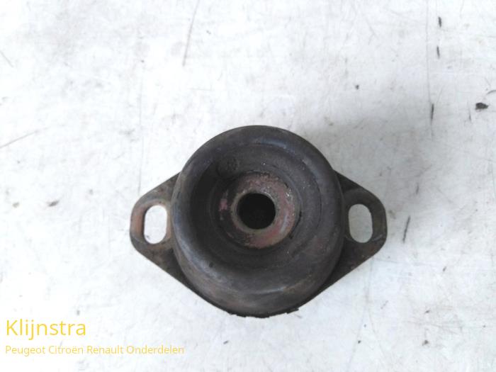 Used Engine mount Peugeot 107 1.0 12V Price on request offered by Fa. Klijnstra & Zn. VOF