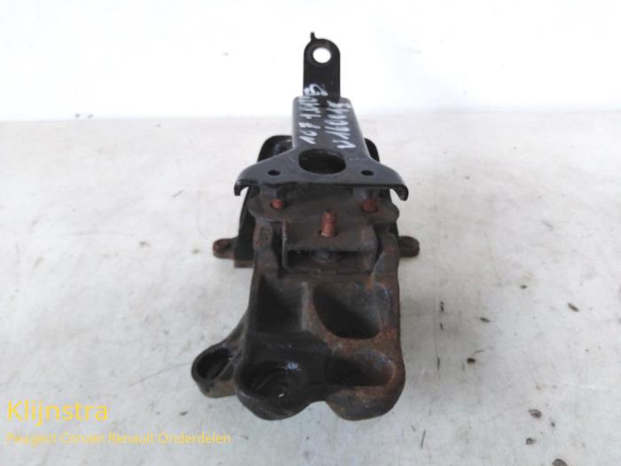 Used Engine mount Peugeot 107 1.0 12V Price on request offered by Fa. Klijnstra & Zn. VOF