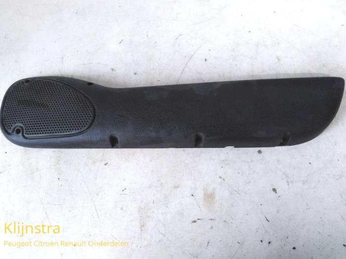 Begagnade Grill Peugeot 106 II Pris på förfrågan erbjuds av Fa. Klijnstra & Zn. VOF