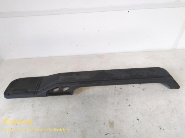 Używane Grill Peugeot 106 I Cena na żądanie oferowane przez Fa. Klijnstra & Zn. VOF