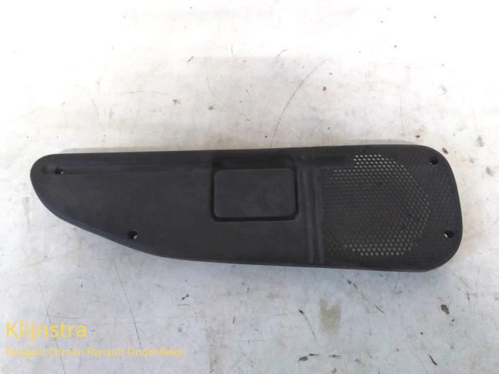 Begagnade Grill Peugeot 106 I 1.1 i XN,XR,XT Pris på förfrågan erbjuds av Fa. Klijnstra & Zn. VOF