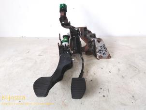 Used Clutch pedal Peugeot 3008 Price on request offered by Fa. Klijnstra & Zn. VOF