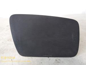 Usados Airbag de rodilla derecha Peugeot 107 1.0 12V Precio de solicitud ofrecido por Fa. Klijnstra & Zn. VOF