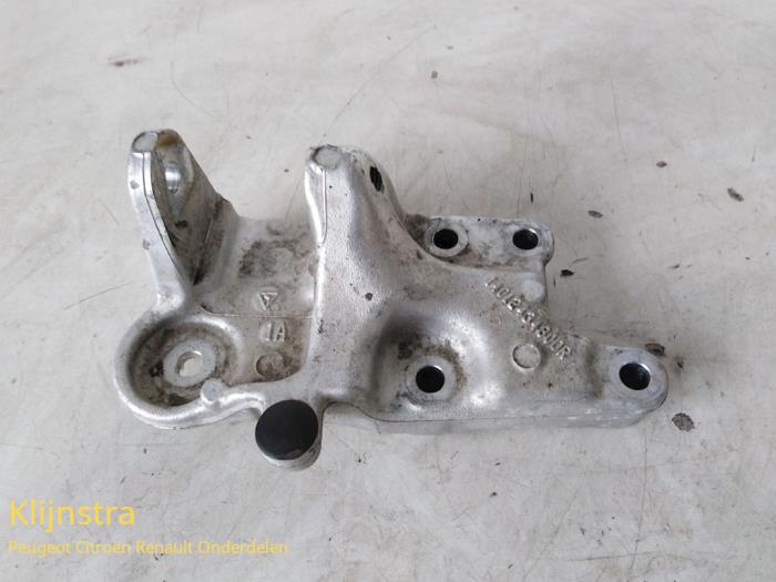 Used Engine mount Peugeot Expert Price on request offered by Fa. Klijnstra & Zn. VOF