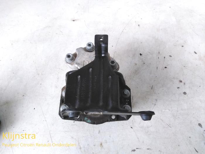 Used Engine mount Peugeot Partner 1.6 HDI 90 16V Price on request offered by Fa. Klijnstra & Zn. VOF