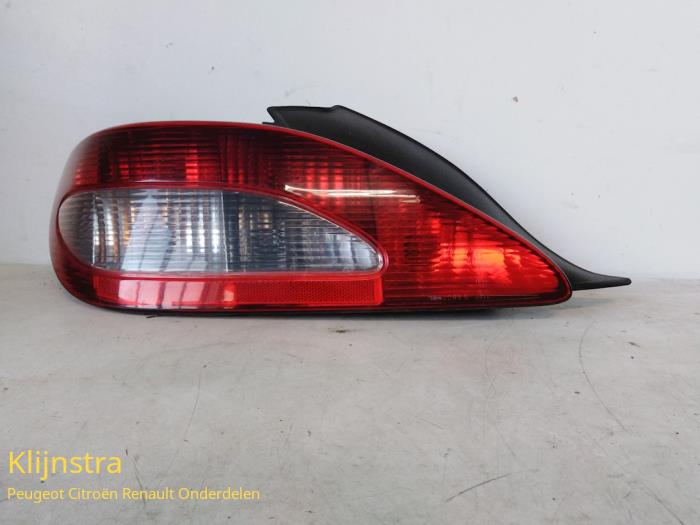 Taillight, left from a Peugeot 406 Coupé (8C) 2.0 16V 1998