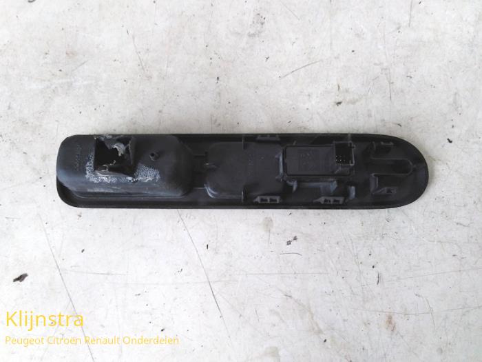 Electric window switch from a Peugeot 5008 I (0A/0E) 1.6 THP 16V 2009