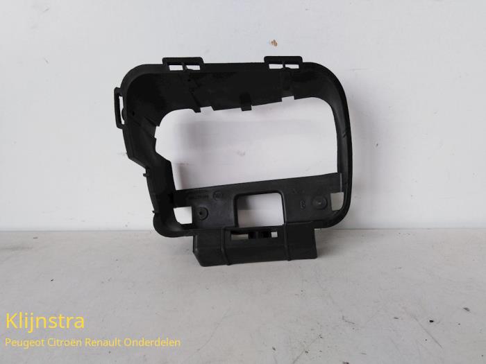 Neue Abdeckplatte Nebelscheinwerfer links Peugeot 106 I Preis auf Anfrage angeboten von Fa. Klijnstra & Zn. VOF